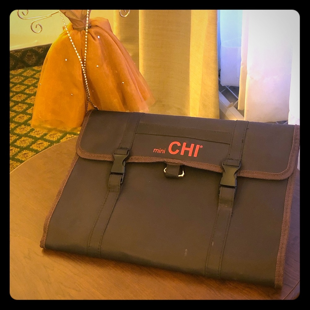 Mini Chi Hanging organizer for hair & makeup